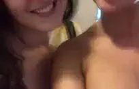 كبيرة ثدي تايلور الرمال الملاعين لها دسار مع الهزاز.