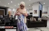 لطيف فتاة السمين يلعب مع لها اللعب والملاعين الحمار.