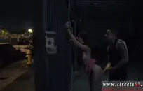 انها تمتص الديك مع الفم الكامل من نائب الرئيس.