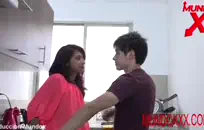 الهواة في سن المراهقة وزوجها عمها يمارسون الجنس.