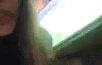 أمريكا الشقية الصيفية بريل وأبيجيل ماك يستمتعان ببعض المرح المشاغب على الأريكة.