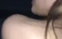 زوجة الساخنة ركوب الغرباء الديك في راعية البقر العكسي. كبير الثدي الطبيعية bbw.