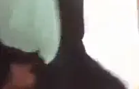 مفلس امرأة سمراء في سن المراهقة يعطي رئيس إلى الديك ويحصل على نائب الرئيس مغطى.