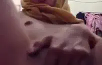 سخيف أمي الساخنة في المطبخ.