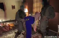 أيها المحظيات الشابات، سوف نقوم بقذف هذا الكس حتى يتساقط منه الكريم