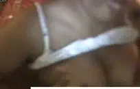 فتاة مراهقة تلعب ألعاب جنسية في مؤخرتها الضيقة.