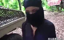 بالإصبع ، مص ، وتقبيل كس بلدي في مقهى عام.