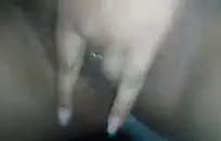 فتاة صغيرة مع الديك ضخمة يحصل على نائب الرئيس مغطاة.