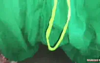 تم القبض عليها وهي تقضي وقتًا ممتعًا مع شريكها بينما كان ابنها يراقبها، مما أدى إلى موقف محرج.