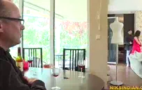 فرخ الآسيوية الساخنة يرتدي النايلون يحصل مارس الجنس حتى الحمار مع دسار كبير من قبل بعض المتأنق، في حين يتم ضغط ثدييها بقوة.