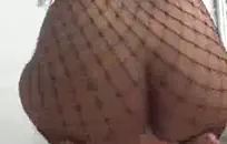 تمتص برونتي رئيسها للاحتفاظ بوظيفتها.