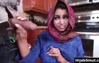 فتاة شابة استغل من قبل زوج أمها.