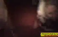 إنها عاهرة مثيرة للغاية تهز عالمي، يا أخي