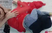 شقراء نردي مع الأقواس والحمار الكبيرة.