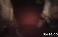 امرأة سمراء فاتنة في مثير إغاظة وتهب الديك.