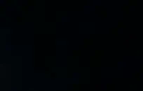 الاستمناء وشاعر المليون أثناء مشاهدة الأفلام الإباحية مع وجود حمولة كبيرة على الطاولة.