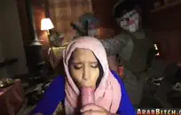 زوج يمارس الجنس مع زوجته مع الديك الأسود الكبير.