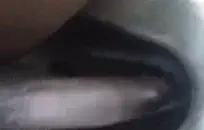 إلهة الحرب الأمازونية، تمارس الجنس مع مروحة قرنية على الشاطئ الرملي بفخذيها العضليتين ووركيها السميكين اللذين يطحنان ضده مثل حيوان بري في الحرارة.