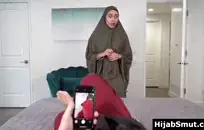 صبي صغير يحصل على قضيبه يمتص من قبل والده.