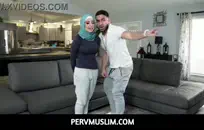 مفلس سمراء جبهة تحرير مورو الإسلامية في اللباس الداخلي صنم الاستمناء.