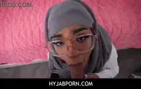 زوجة الساخنة مع الثدي الطبيعية الضخمة مارس الجنس بعد اجتماع المكتب.