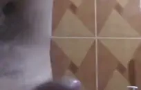 صديقة الهواة مثير في الملابس الداخلية والكعب العالي.