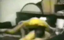 تتعرض جوارب العمة بيج للضرب بقوة وخشنة.