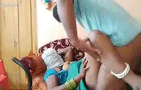 المتأنق ينزل ويتسخ مع سيدته الساخنة المثيرة على skype، ويطحن بعيدًا مثل أي عمل لا أحد