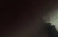 امرأة سمراء جبهة مورو اللعب الشرج لأول مرة.